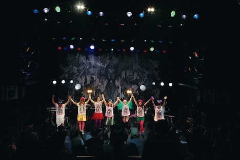 GO-BANG'S「FAIRY BRAIN NIGHT～『フェアリーブレイン＆妖精頭脳』発売記念ライブ～」東京・WWW公演の様子。（写真提供：SENHA＆Co.）