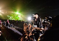 「VAMPS LIVE 2015 "BLOODSUCKERS" -FINAL-」5月31日の埼玉・さいたまスーパーアリーナ公演の様子。