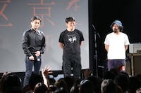 左から山田孝之、松江哲明監督、山下敦弘監督。（写真提供：テレビ東京）