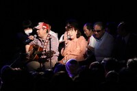 「ちから」のマスターと悦子ママ。（写真提供：テレビ東京）