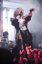 「KAMIJO World Tour 2015 -20th ANNIVERSARY BEST-」メキシコ・メキシコシティ Sala公演の様子。 （提供：ワーナーミュージック・ジャパン）