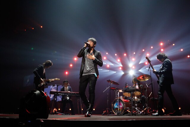 今週の人気画像3位は「Mr.Childrenアルバム直前ツアー『これが僕たちの新しい足音』」より、「Mr.Children TOUR 2015 REFLECTION」5月28日公演の様子。（撮影：石渡憲一）