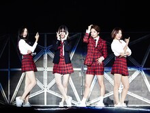 「SMTOWN THE STAGE－日本オリジナル版－」より、f(x)。(c)2015 S.M. Culture & Contents CO.Ltd. ALL RIGHTS RESERVED