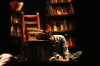 舞台「彼女の起源」のワンシーン。（撮影：和田咲子）