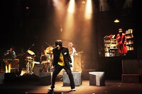 舞台「彼女の起源」のワンシーン。（撮影：和田咲子）