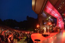 「ゲスの極み乙女。ワンマンツアー『私以外ゲスじゃないの』」日比谷野外大音楽堂公演の様子。 （撮影：古渓一道）