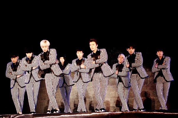 「SMTOWN THE STAGE－日本オリジナル版－」より、SUPER JUNIOR。(c)2015 S.M. Culture & Contents CO.Ltd. ALL RIGHTS RESERVED