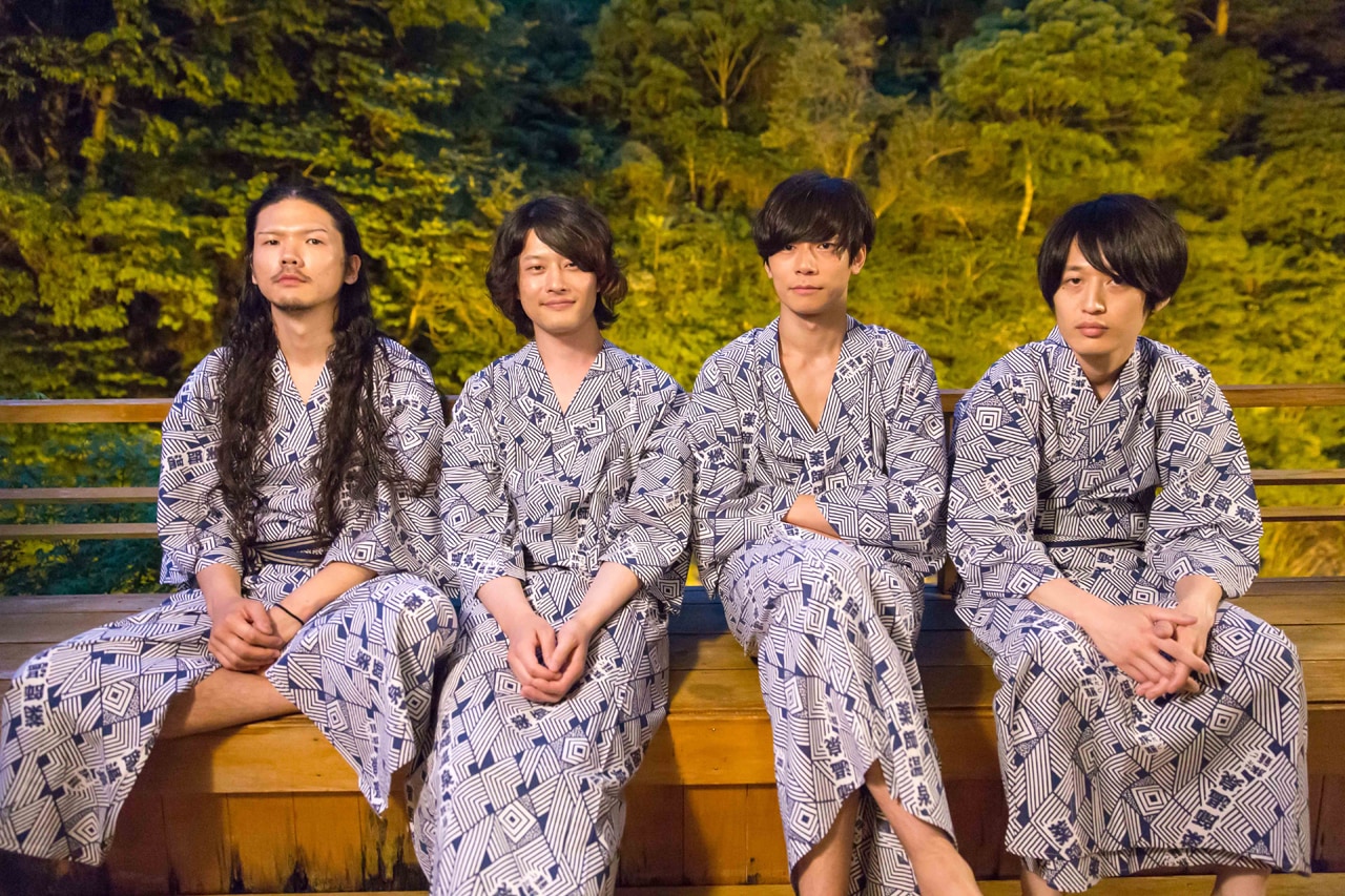 浴衣姿の[Alexandros]。