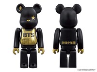 防弾少年団とのコラボBE@RBRICK。 BE@RBRICK TM & (c) 2001-2015 MEDICOM TOY CORPORATION. All rights reserved.