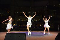 GALETTeによるミニライブの様子。