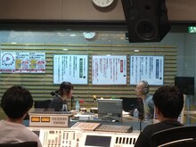 「大森靖子 ミッドナイト清純異性交遊ラジオ」収録中の様子。