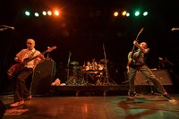 eastern youth「極東最前線 / 巡業2015～ボトムオブザワールド人間達～」cube garden公演の様子。（撮影：平川啓子）