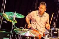 田森篤哉（Dr）（撮影：平川啓子）