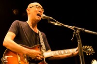 吉野寿（Vo, G）（撮影：平川啓子）