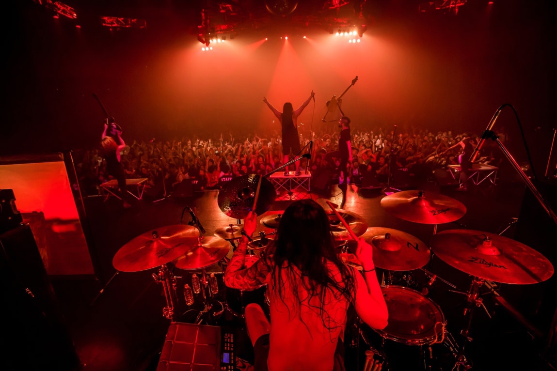 本日6月7日に東京・新木場STUDIO COASTにて開催、「SCREAM OUT FEST 2015」でのHER NAME IN BLOODの様子。（Photo by Takashi Taka Konuma）