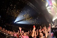 「花金ダンス」に沸き立つお客チャレンジ。（撮影：小川舞）