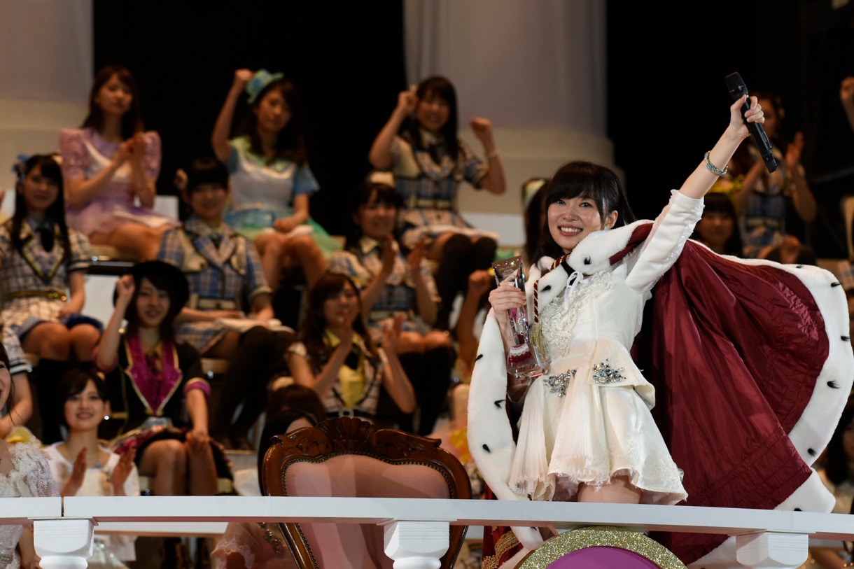 1位を獲得した指原莉乃。 (c)AKS