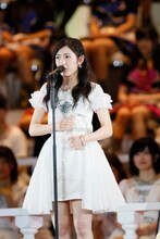 3位を獲得した渡辺麻友。 (c)AKS