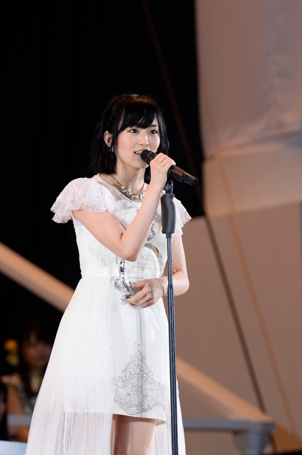 6位を獲得した山本彩。 (c)AKS