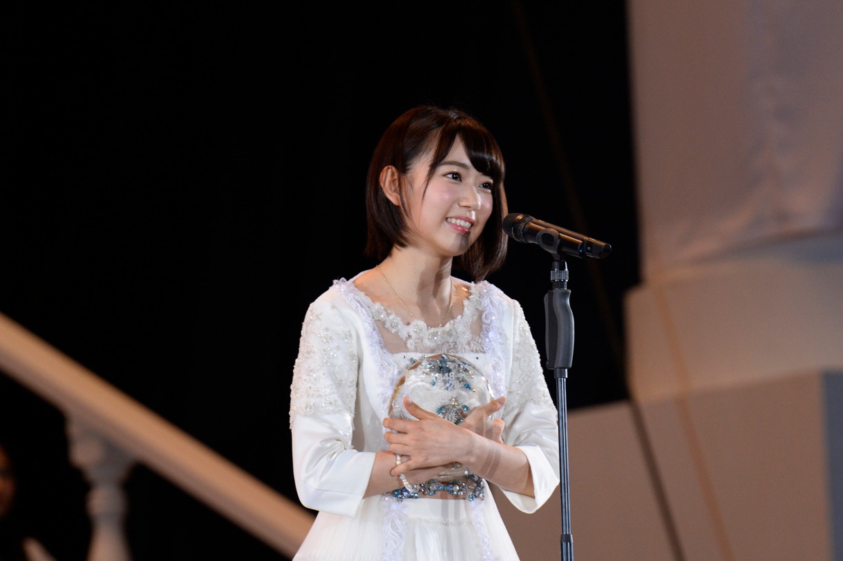 7位を獲得した宮脇咲良。 (c)AKS