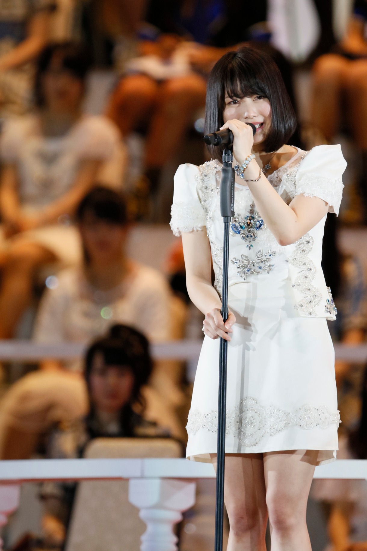 10位を獲得した横山由依。 (c)AKS