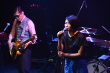 TWEEDEES「ショウほど素敵な商売はない」の様子。