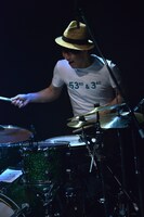 原“GEN”秀樹（Dr）