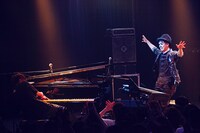 左からまらしぃ、H ZETT M。（撮影：斎藤大嗣）