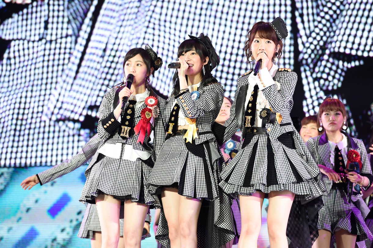 左から渡辺麻友、指原莉乃、柏木由紀。 (c)AKS