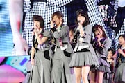 左から島崎遥香、宮澤佐江、横山由依。 (c)AKS