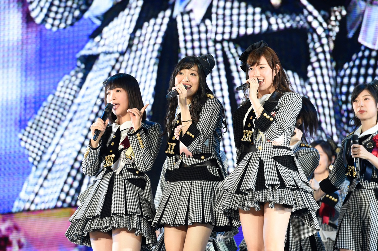左から松村香織、北原里英、渡辺美優紀。 (c)AKS
