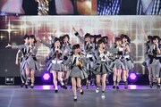 41stシングル選抜メンバー16人によるライブパフォーマンスの様子。 (c)AKS