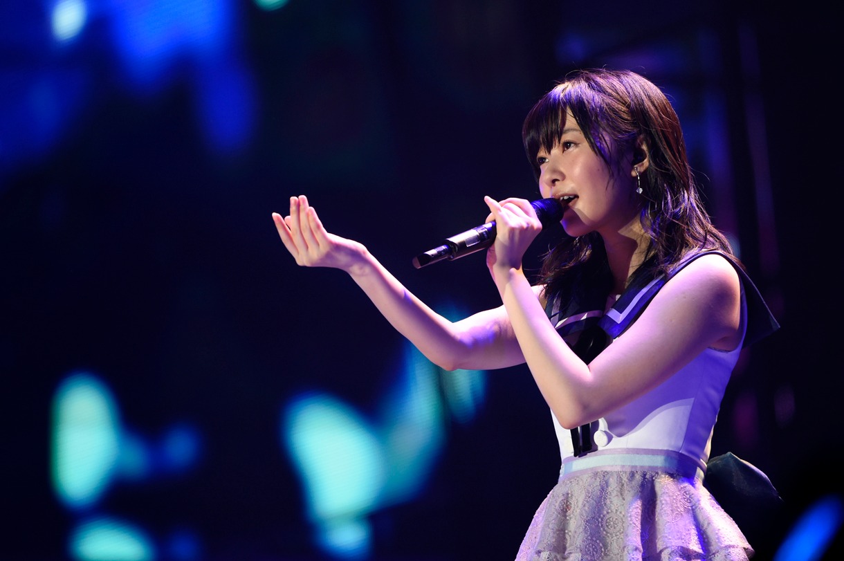 指原莉乃による「あなたがいてくれたから」歌唱の様子。 (c)AKS