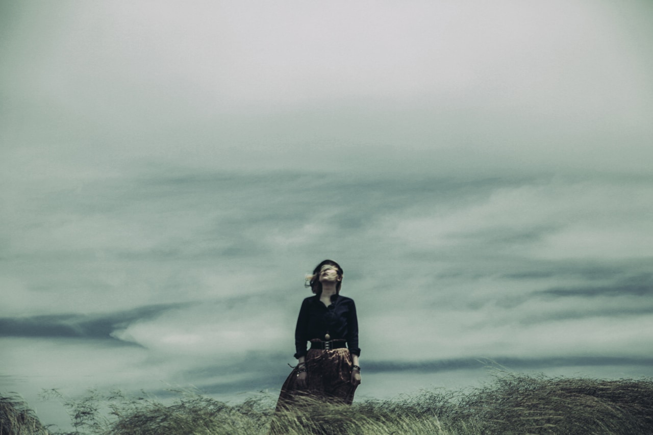 まじ娘、写真家・安藤きをくとのコラボ展に自宅写真も