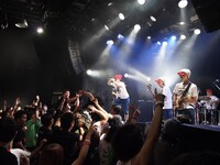 「CROWN TOUR」東京・UNIT公演の様子。（写真提供：日本クラウン）