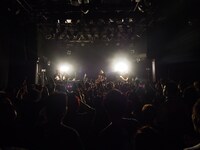 「CROWN TOUR」東京・UNIT公演の様子。（写真提供：日本クラウン）