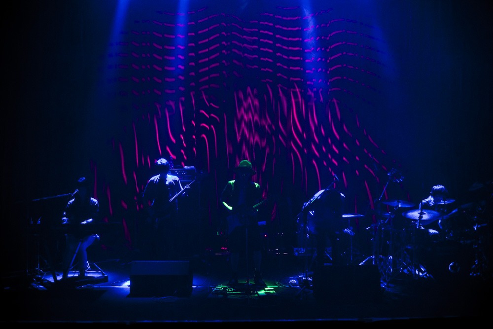 amazarashi 5th anniversary live「APOLOGIES」WWW公演の様子。（提供：ソニー・ミュージックアソシエイテッドレコーズ）