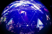 amazarashi 5th anniversary live「APOLOGIES」WWW公演の様子。（提供：ソニー・ミュージックアソシエイテッドレコーズ）