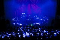 amazarashi 5th anniversary live「APOLOGIES」WWW公演の様子。（提供：ソニー・ミュージックアソシエイテッドレコーズ）