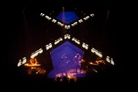 amazarashi 5th anniversary live「APOLOGIES」WWW公演の様子。（提供：ソニー・ミュージックアソシエイテッドレコーズ）