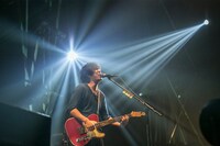 清水依与吏（Vo, G）（写真提供：ユニバーサル シグマ）