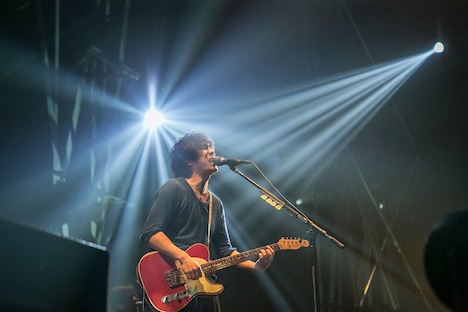 清水依与吏（Vo, G）（写真提供：ユニバーサル シグマ）