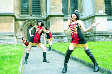 イギリスでフォトセッションを行ったキノコホテル。（撮影：にしゆきみ）