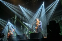 back number「アーバンライブツアー2015」幕張イベントホール公演の様子。（写真提供：ユニバーサル シグマ）