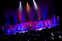 「MIKA NAKASHIMA CONCERT TOUR 2015 "THE BEST"～DEARS＆TEARS～」6月9日公演の様子。（撮影：葛西龍）