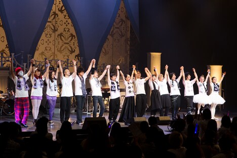 「MIKA NAKASHIMA CONCERT TOUR 2015 "THE BEST"～DEARS＆TEARS～」6月9日公演の様子。（撮影：葛西龍）