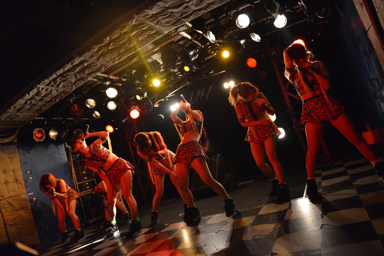 「アップアップガールズ（仮）新宿LOFT“ロックの日”決戦」の様子。