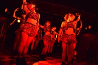 「アップアップガールズ（仮）新宿LOFT“ロックの日”決戦」の様子。