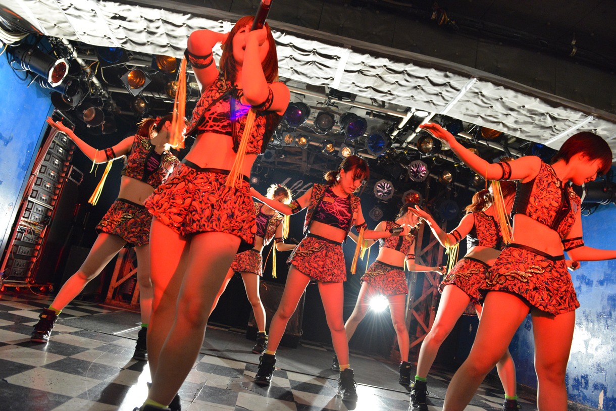 「アップアップガールズ（仮）新宿LOFT“ロックの日”決戦」の様子。