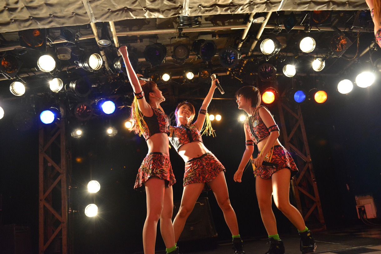 「アップアップガールズ（仮）新宿LOFT“ロックの日”決戦」の様子。